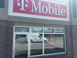 T-Mobile University Ave & 42nd St