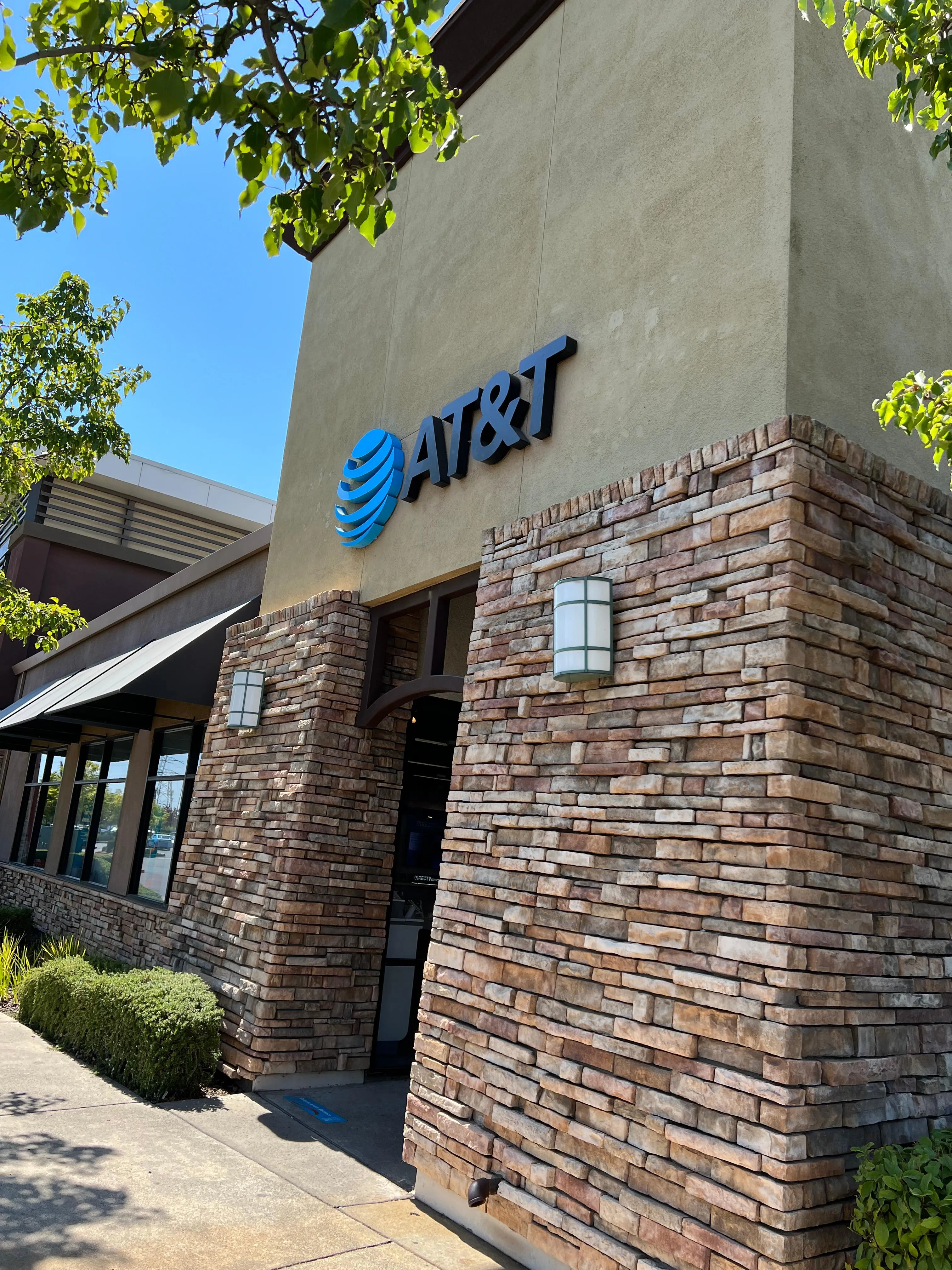 AT&T Store Roseville - Creekside