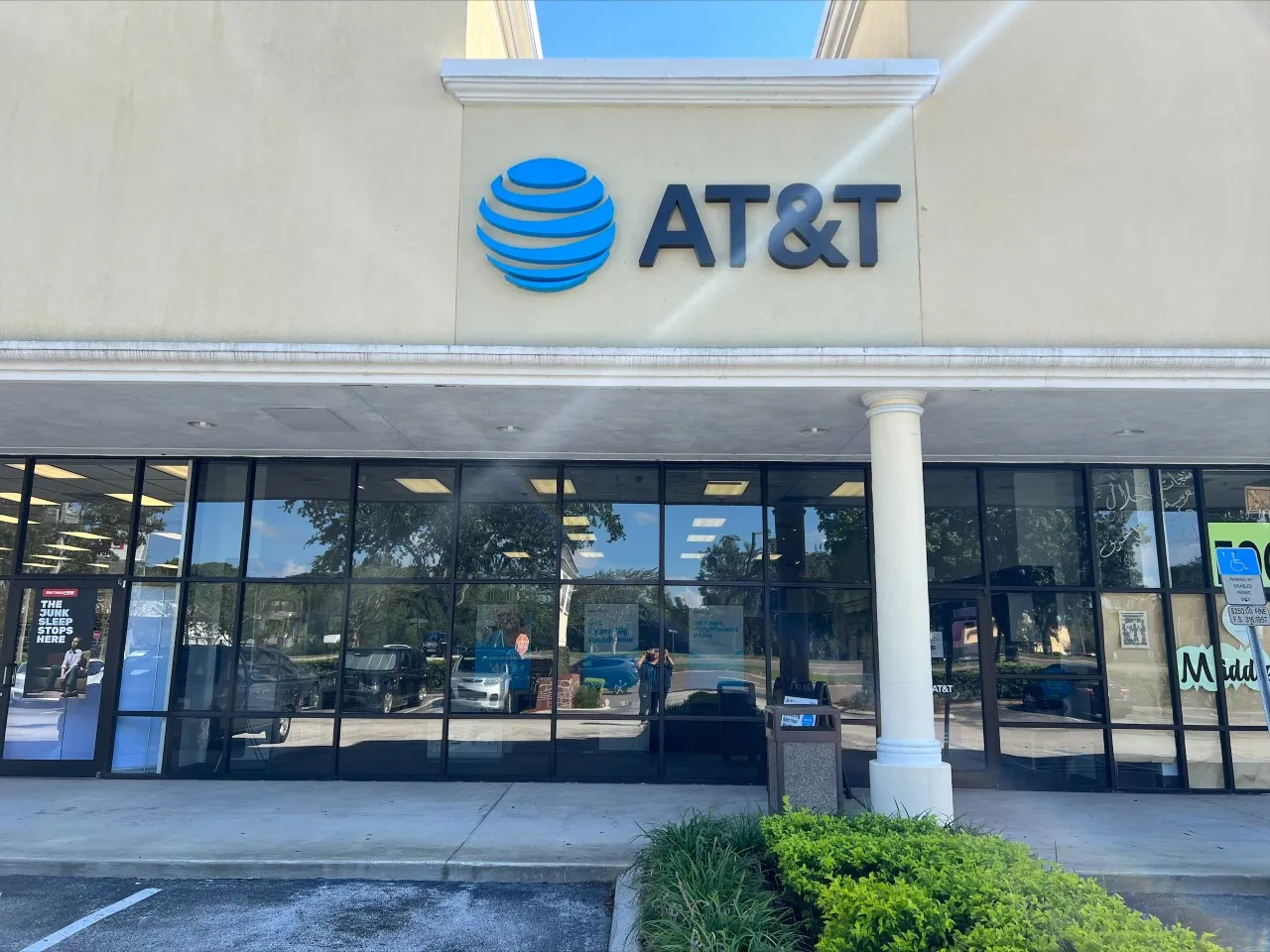 AT&T Store Oviedo - Red Bug Lake