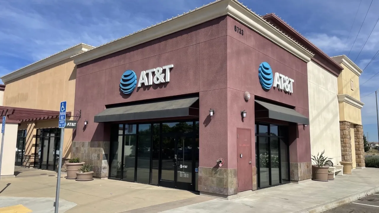 AT&T Store Fresno - El Paseo