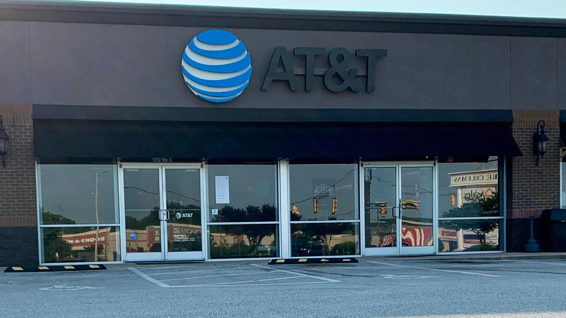AT&T Store Jackson - Jackson Columns
