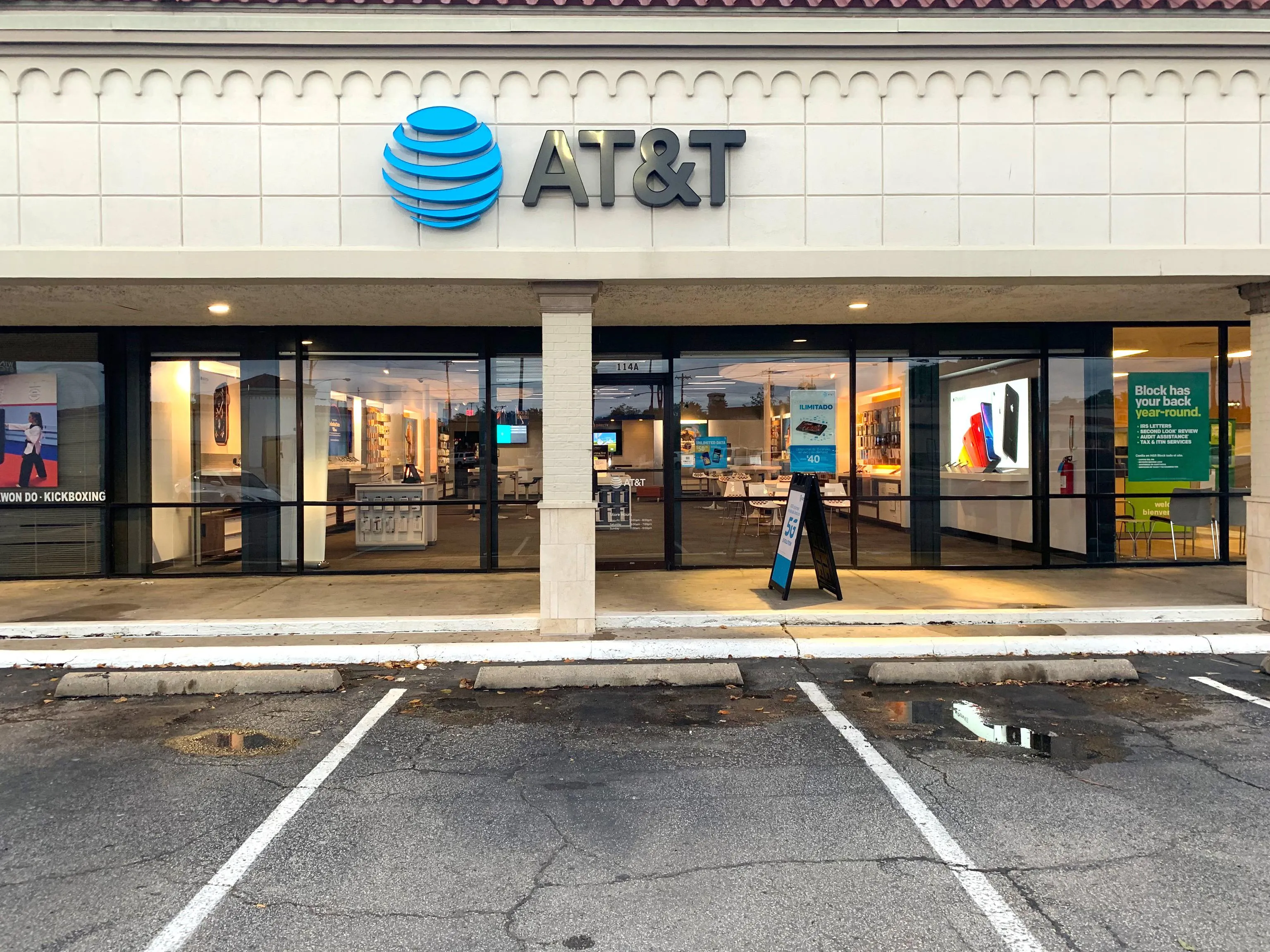 AT&T Store Dallas - CASA LINDA