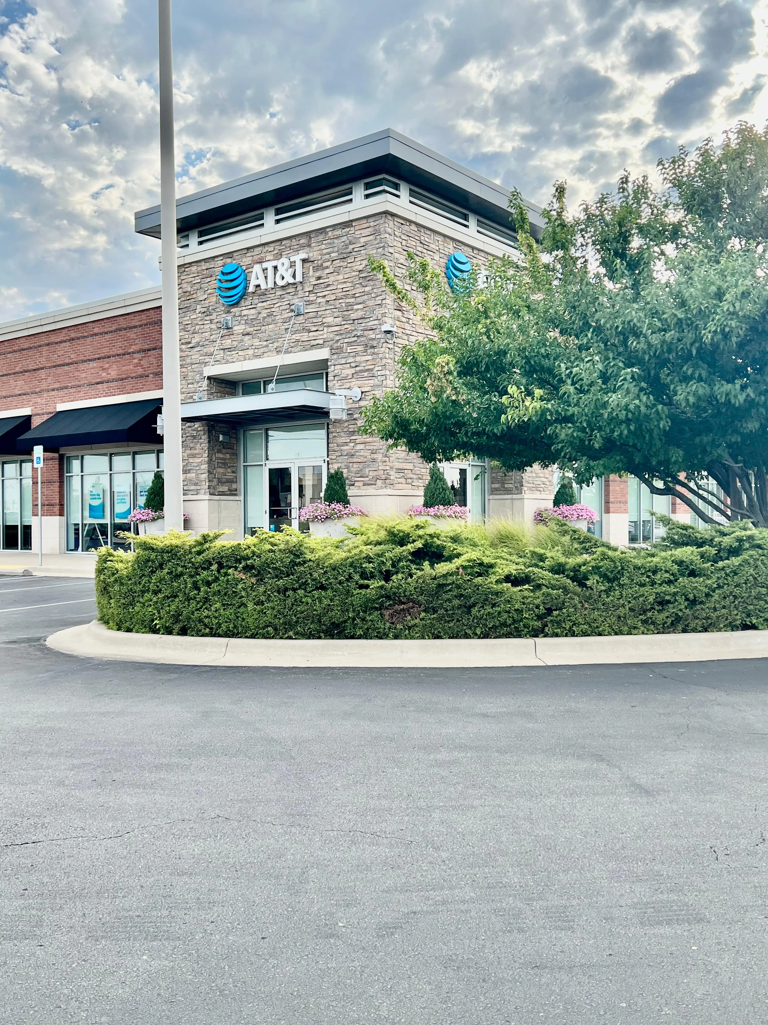 AT&T Store Tulsa - South Town Market