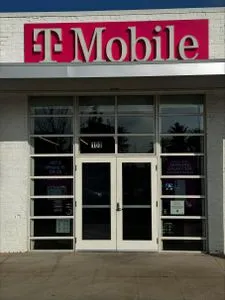T-Mobile Lakewood Blvd & Alameda St