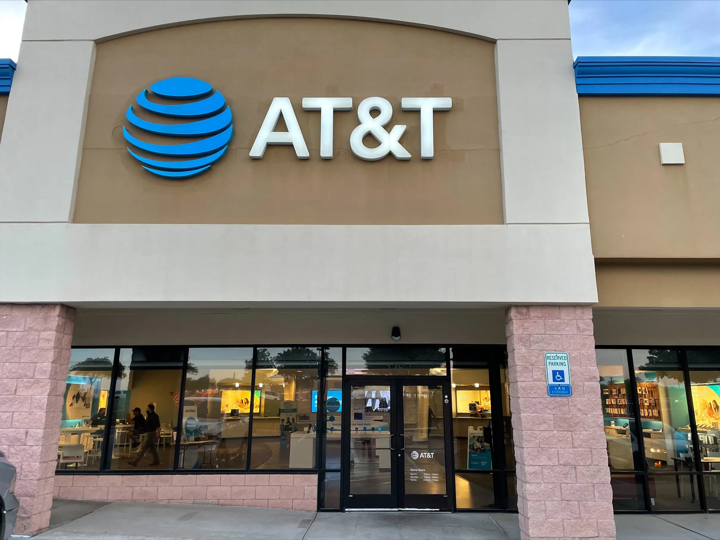 AT&T Store Selma - Forum At Olympia Pkwy