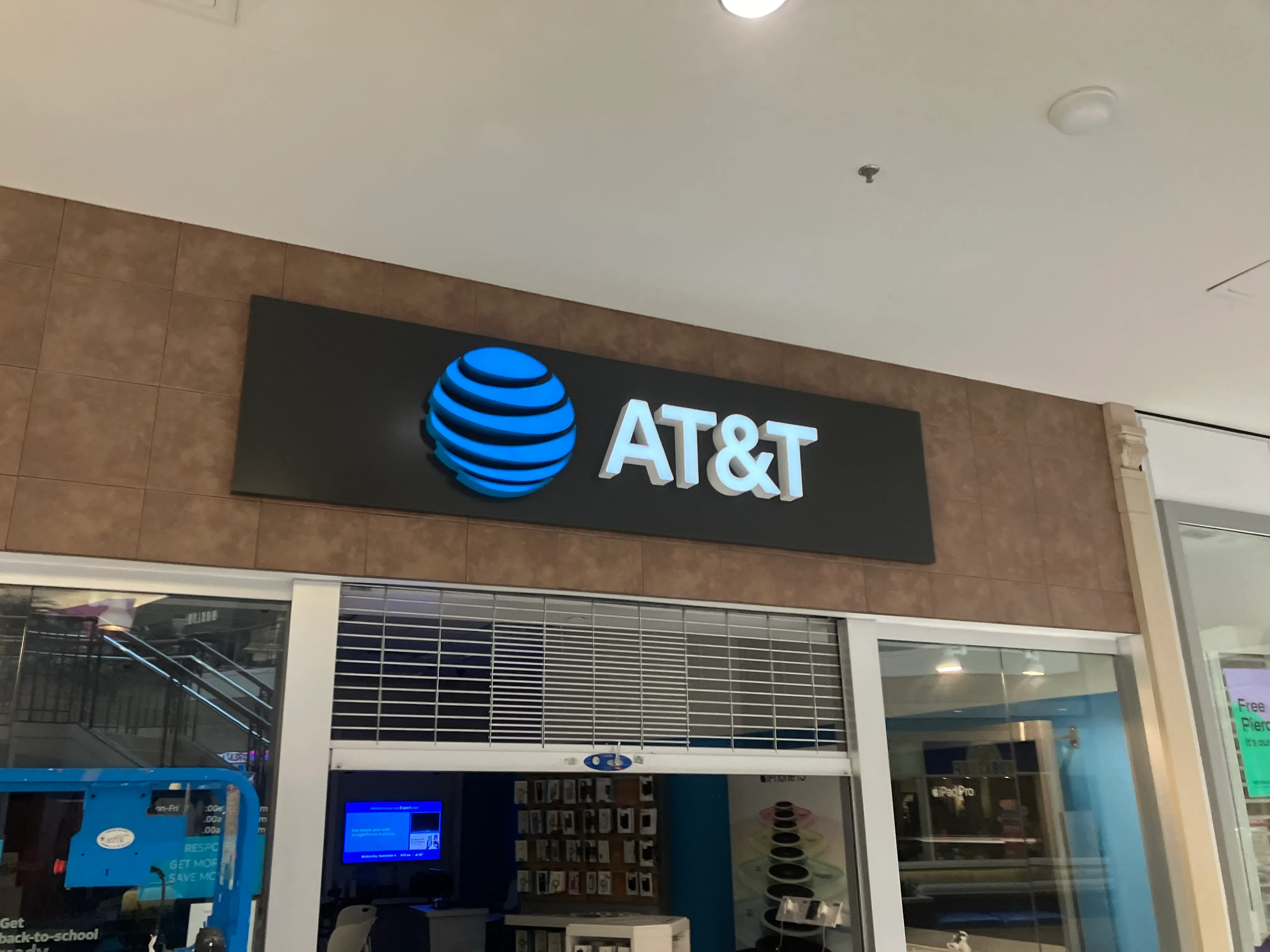 AT&T Store Wellington - The Mall At Wellington Green