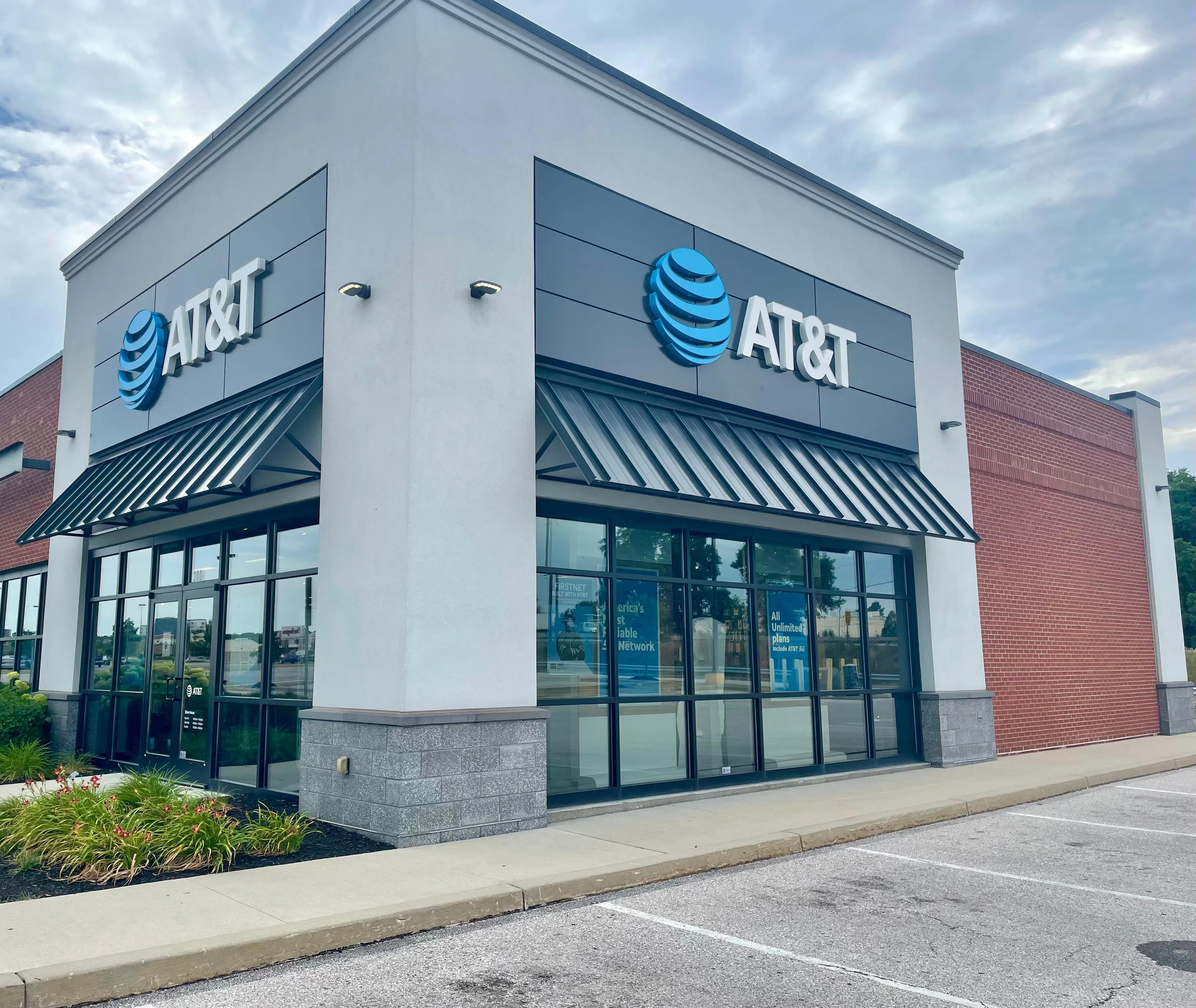 AT&T Store York - West Man Town Center