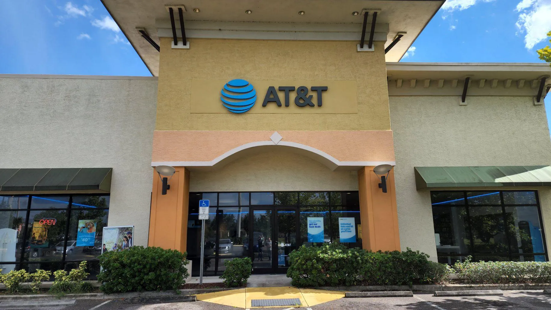 AT&T Store Clermont - Oakley Seaver Plaza