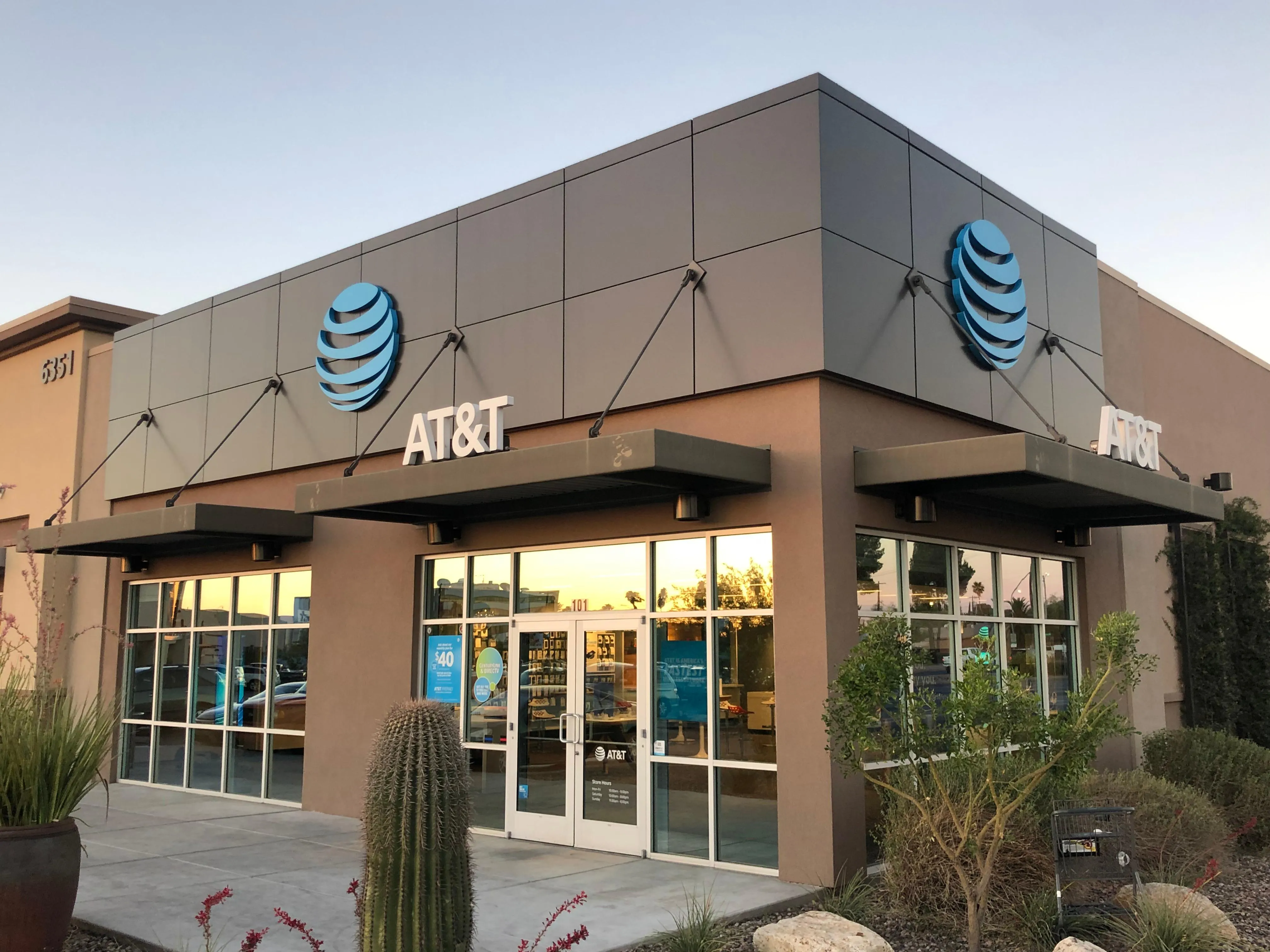 AT&T Store Tucson - Wilmot Plaza Broadway