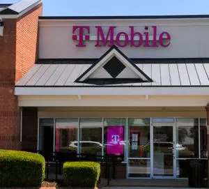 T-Mobile Sugarloaf Pkwy & Meadow Church Rd
