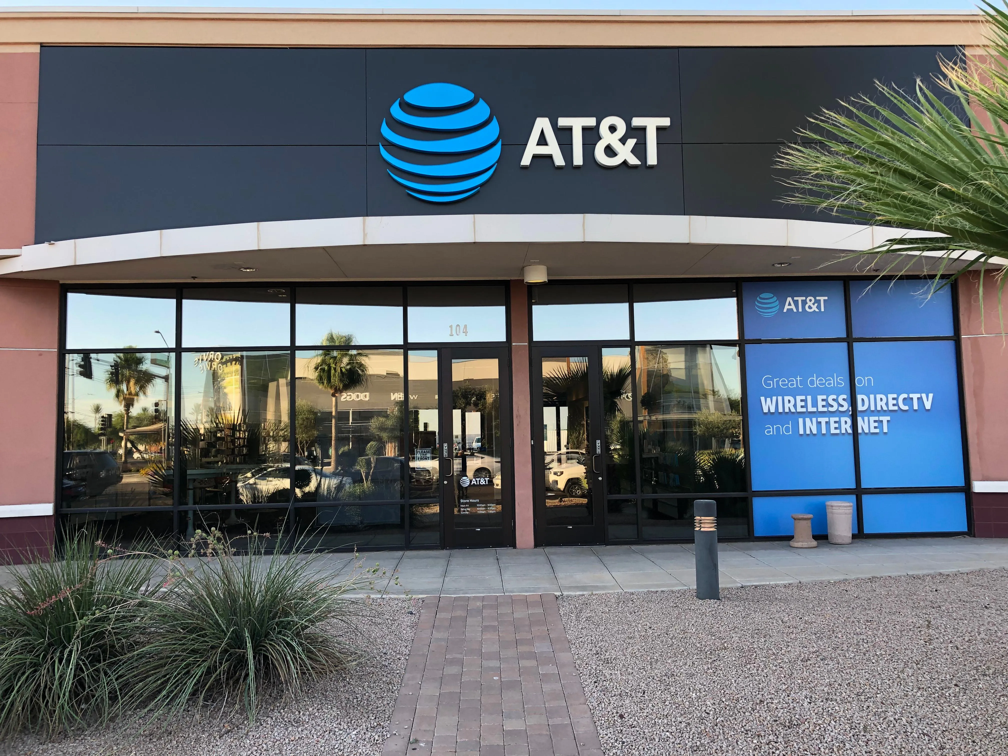 AT&T Store Phoenix - E Camelback & N 20th