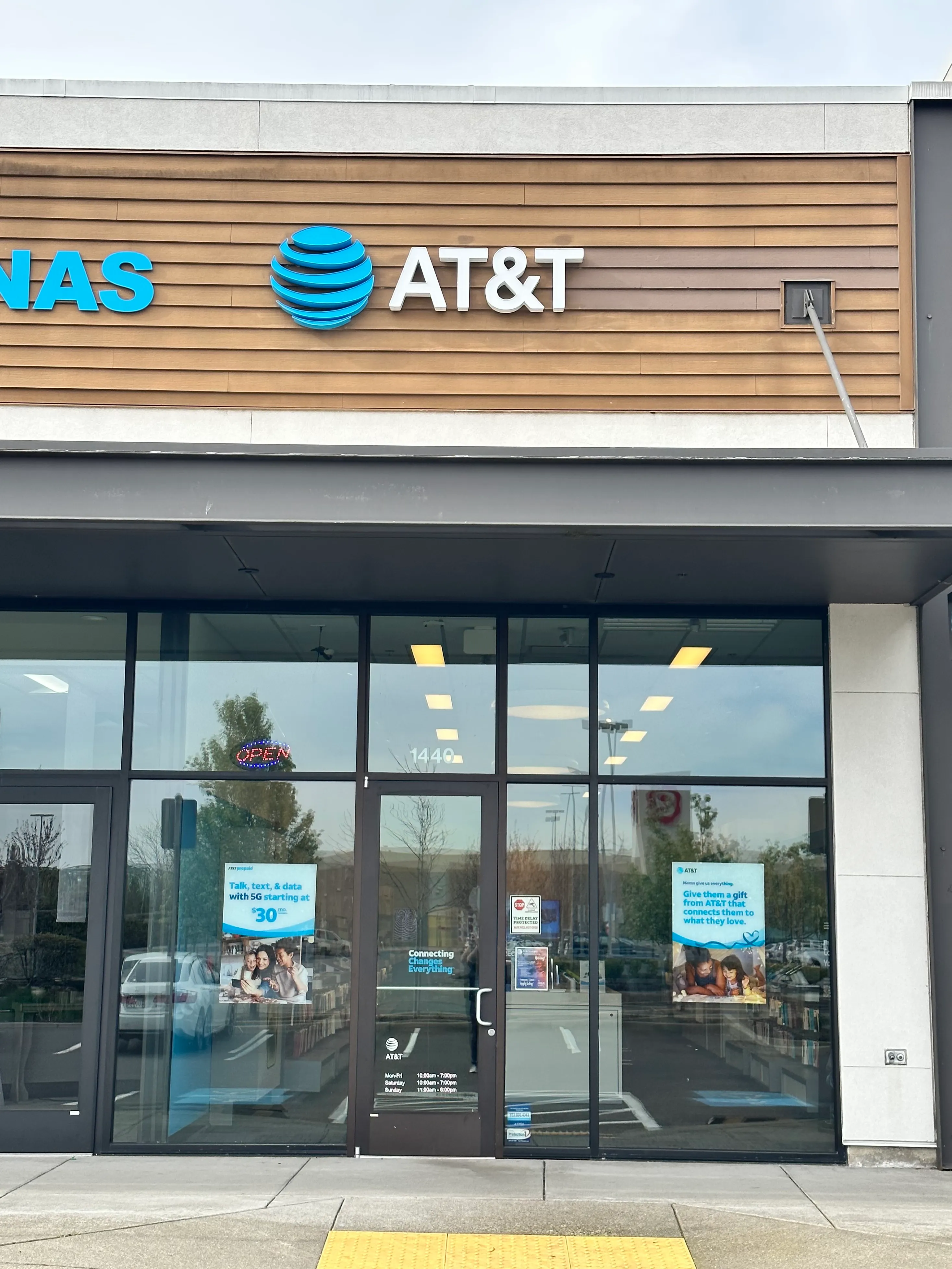 AT&T Store Portland - Jantzen Beach