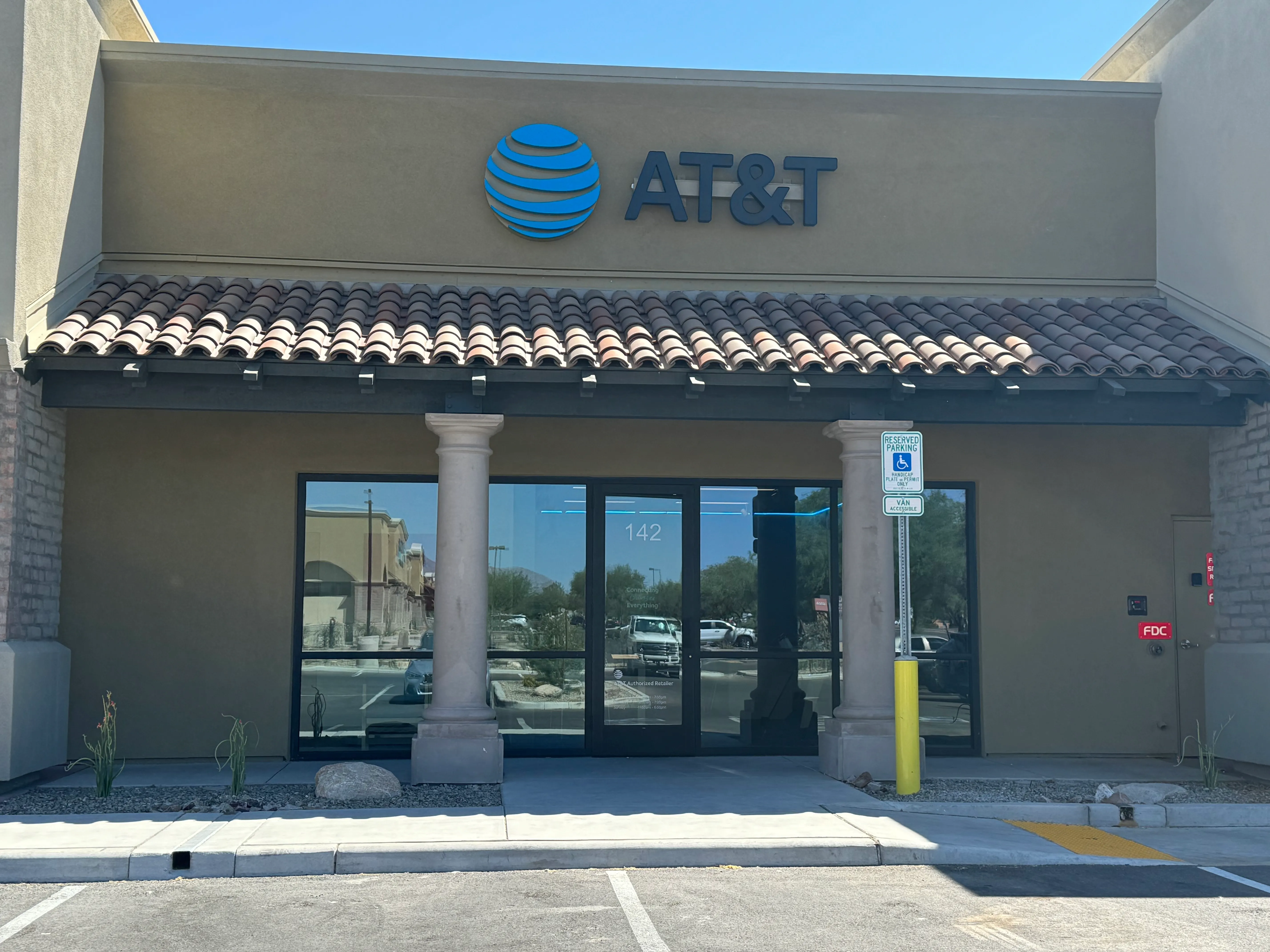 AT&T Store Oro Valley - San Dorado Plaza