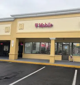 T-Mobile Victoria Plaza