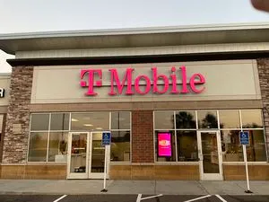 T-Mobile Denmark Ave & Promenade Pl