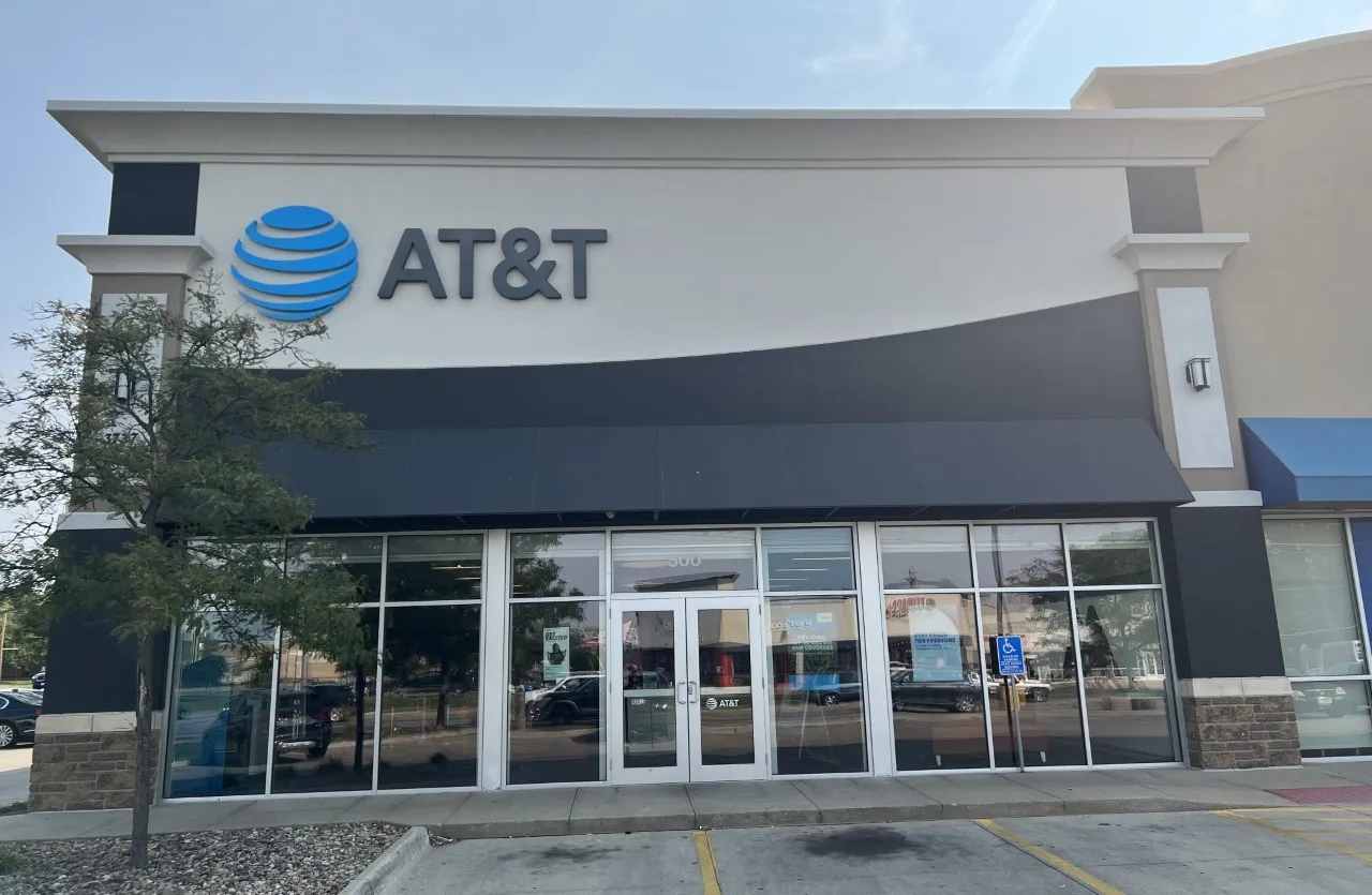 AT&T Store Des Moines - Merle Hay Road