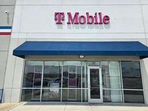 T-Mobile N Veterans Blvd & 2nd St