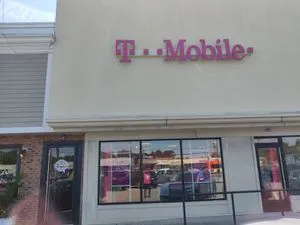 T-Mobile Hempstead Tnpk & Prospect Ave