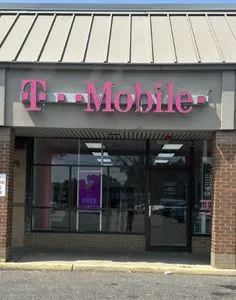 T-Mobile Clay Pitts Rd & Larkfield Rd