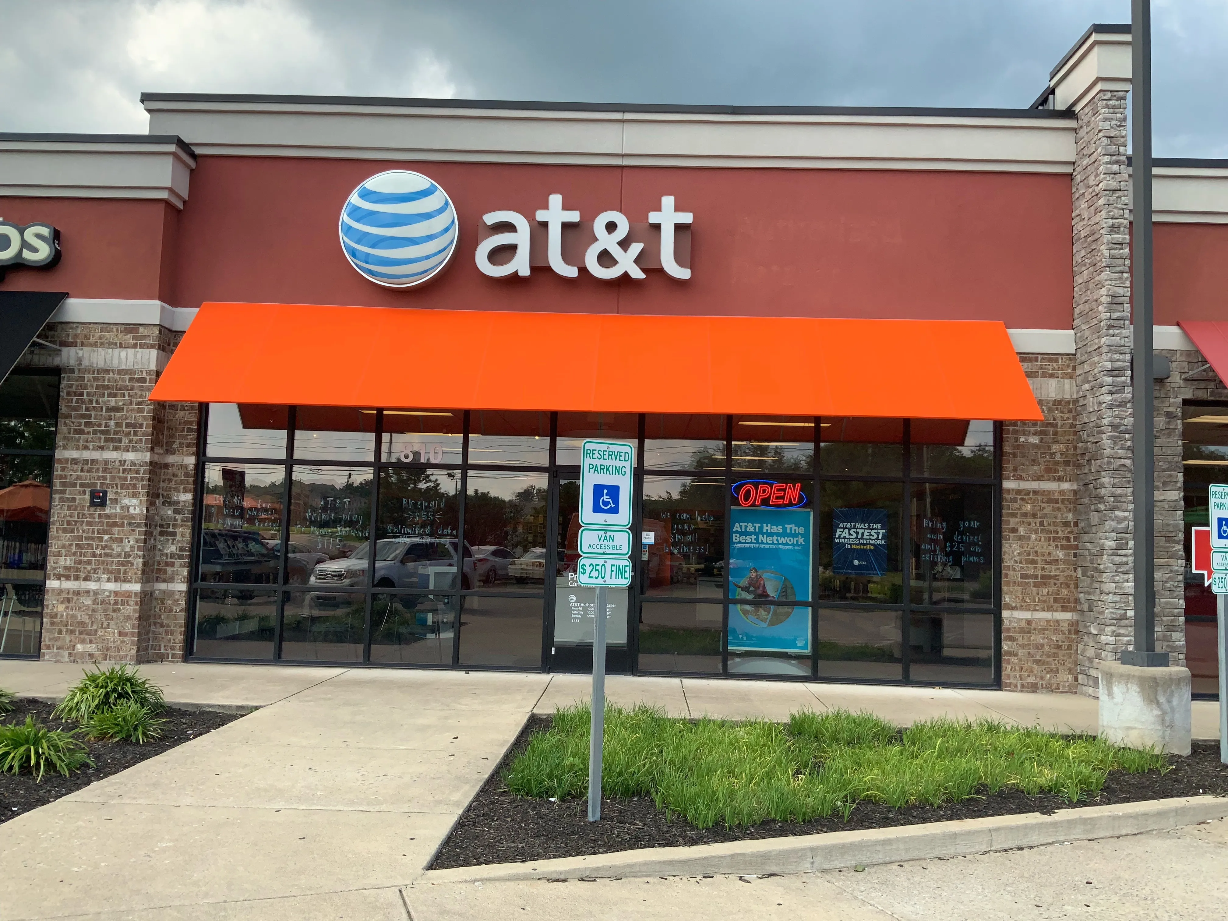 AT&T Store White House - White House