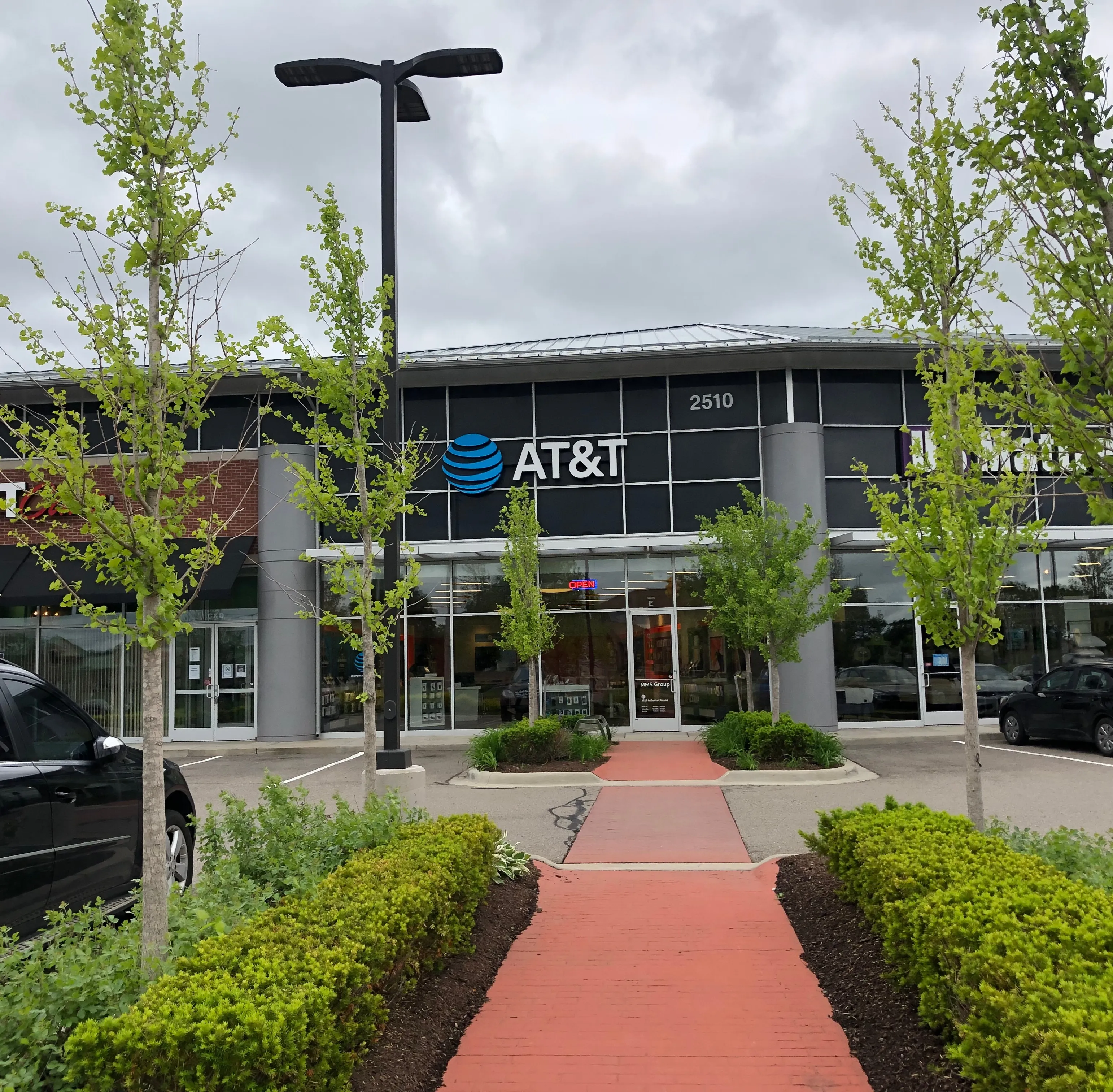 AT&T Store Bloomfield Hills - S Telegraph & Square Lake Rd
