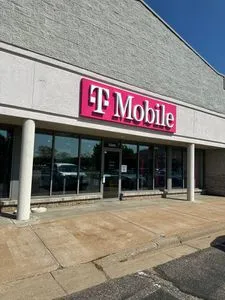 T-Mobile Gateway Dr & Glenbrooke Dr