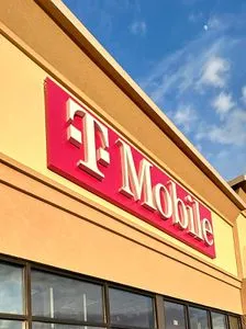 T-Mobile S Hastings & Sherwin Ave
