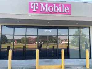 T-Mobile Meadow Greens Shopping Center
