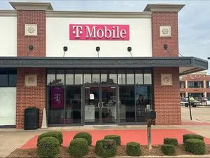 T-Mobile 33rd & Broadway