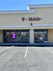 T-Mobile San Pablo & Hill
