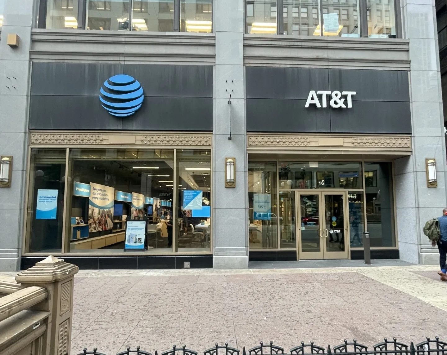 AT&T Store Chicago - Chicago State St.