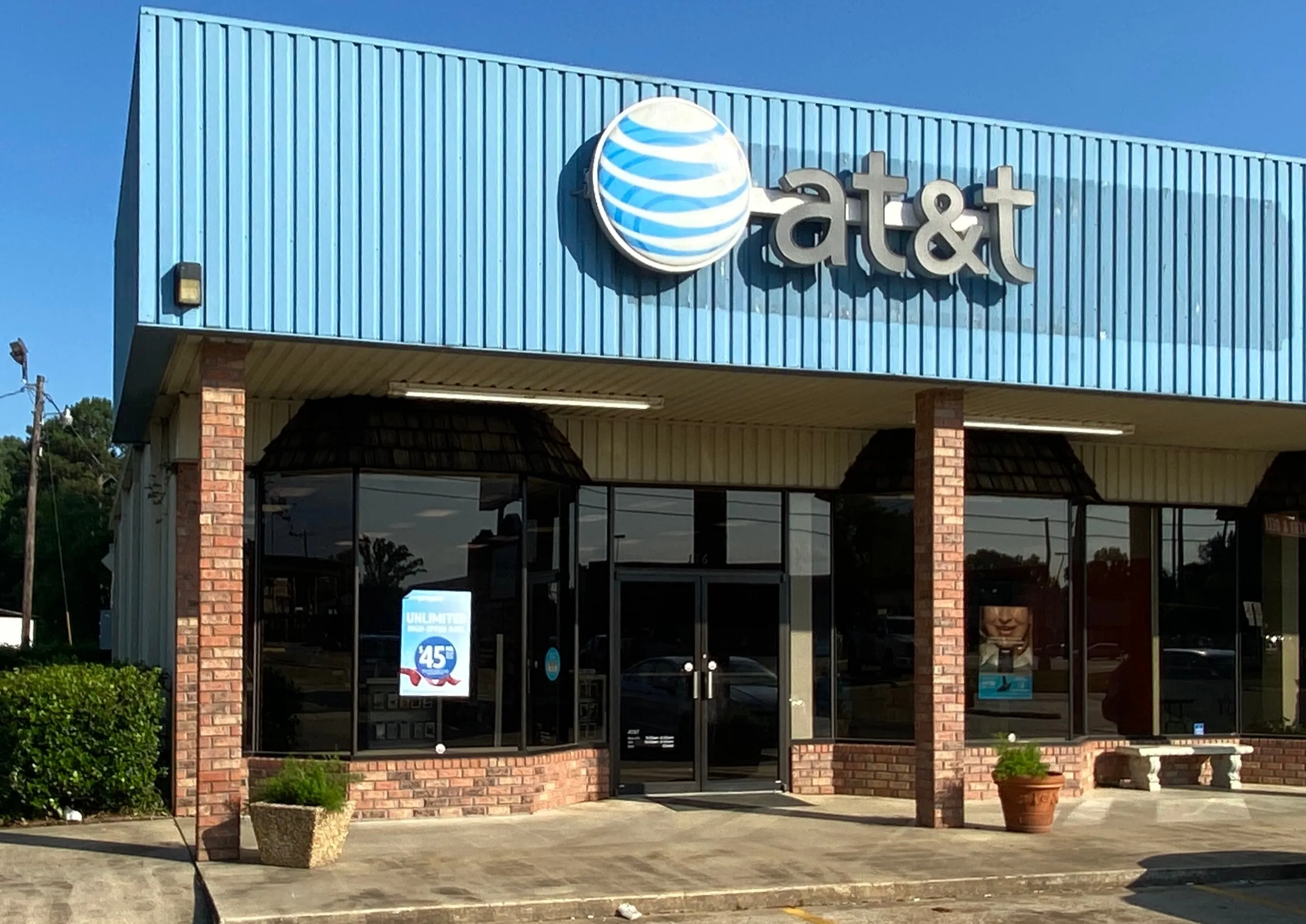 AT&T Store Many - Many