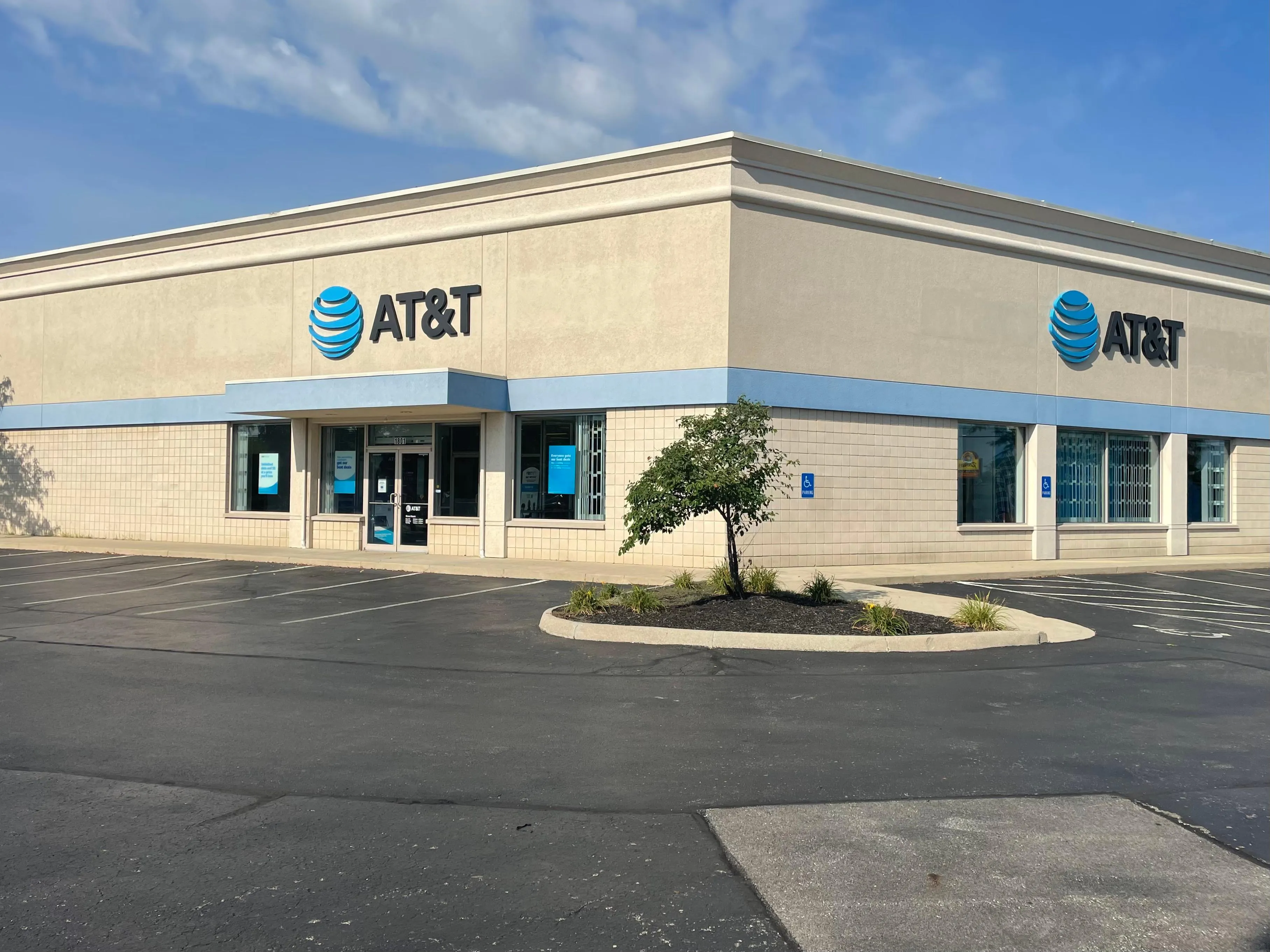 AT&T Store Columbus - REED AND HENDERSON