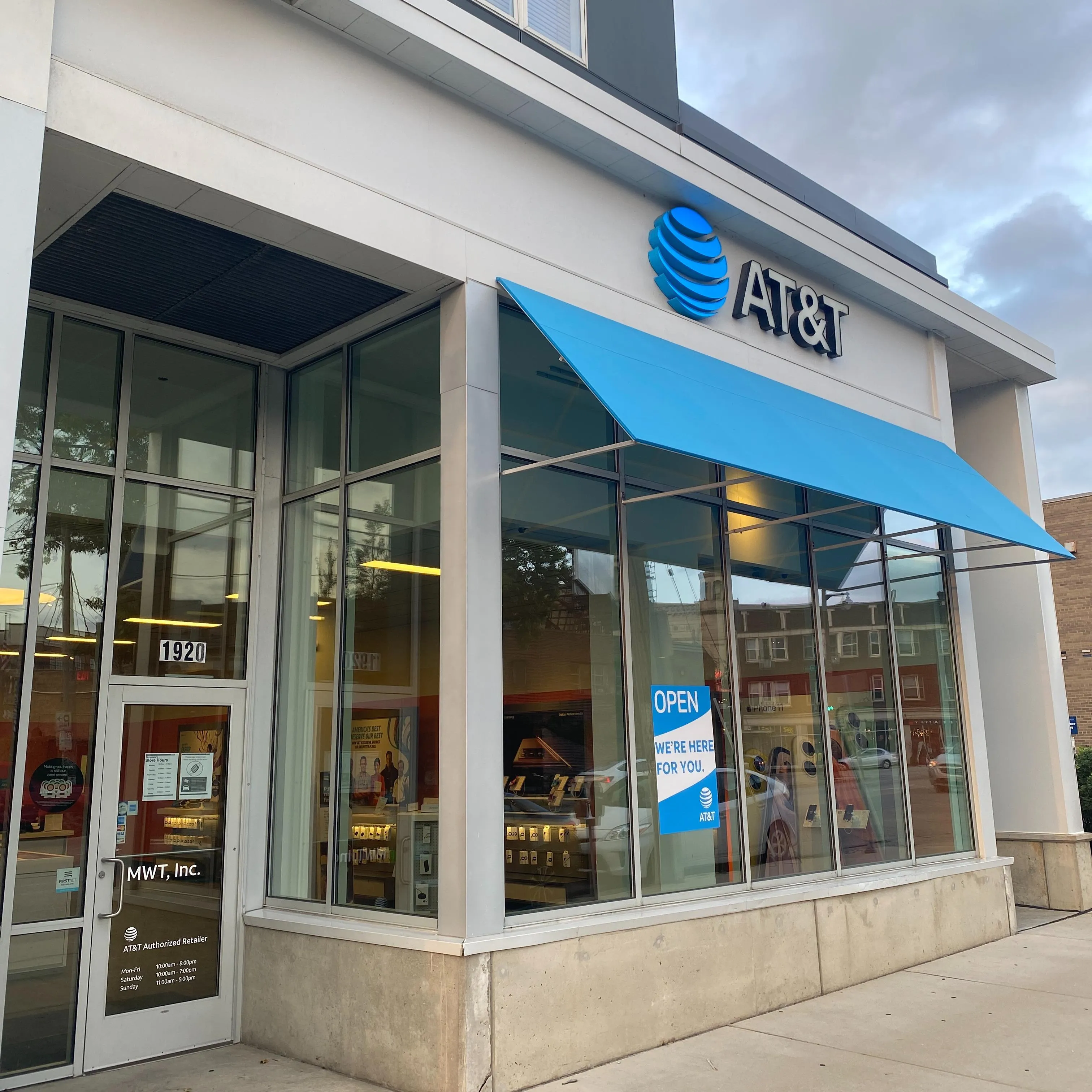 AT&T Store Milwaukee - North Avenue