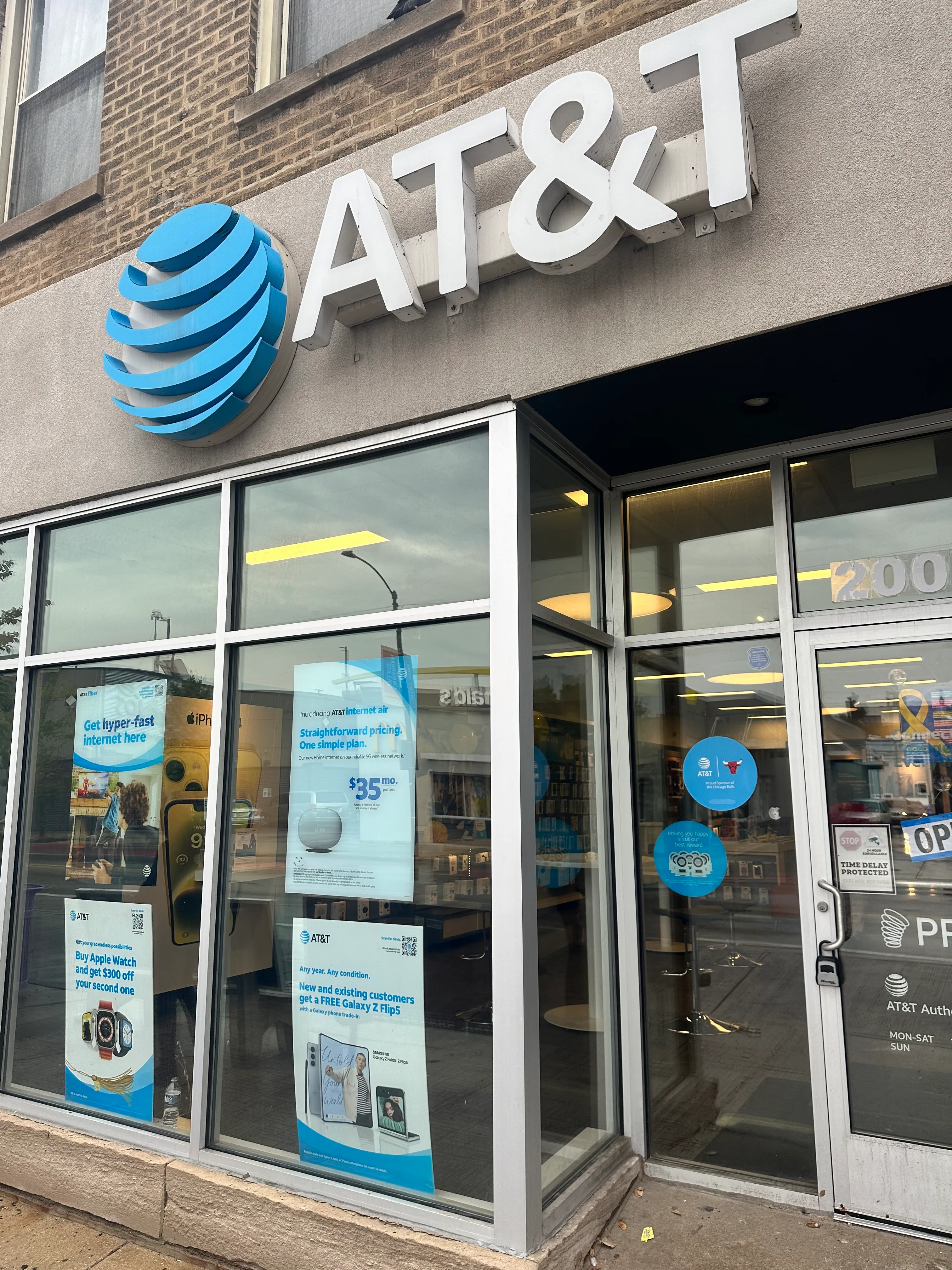 AT&T Store Chicago - Chicago Ave