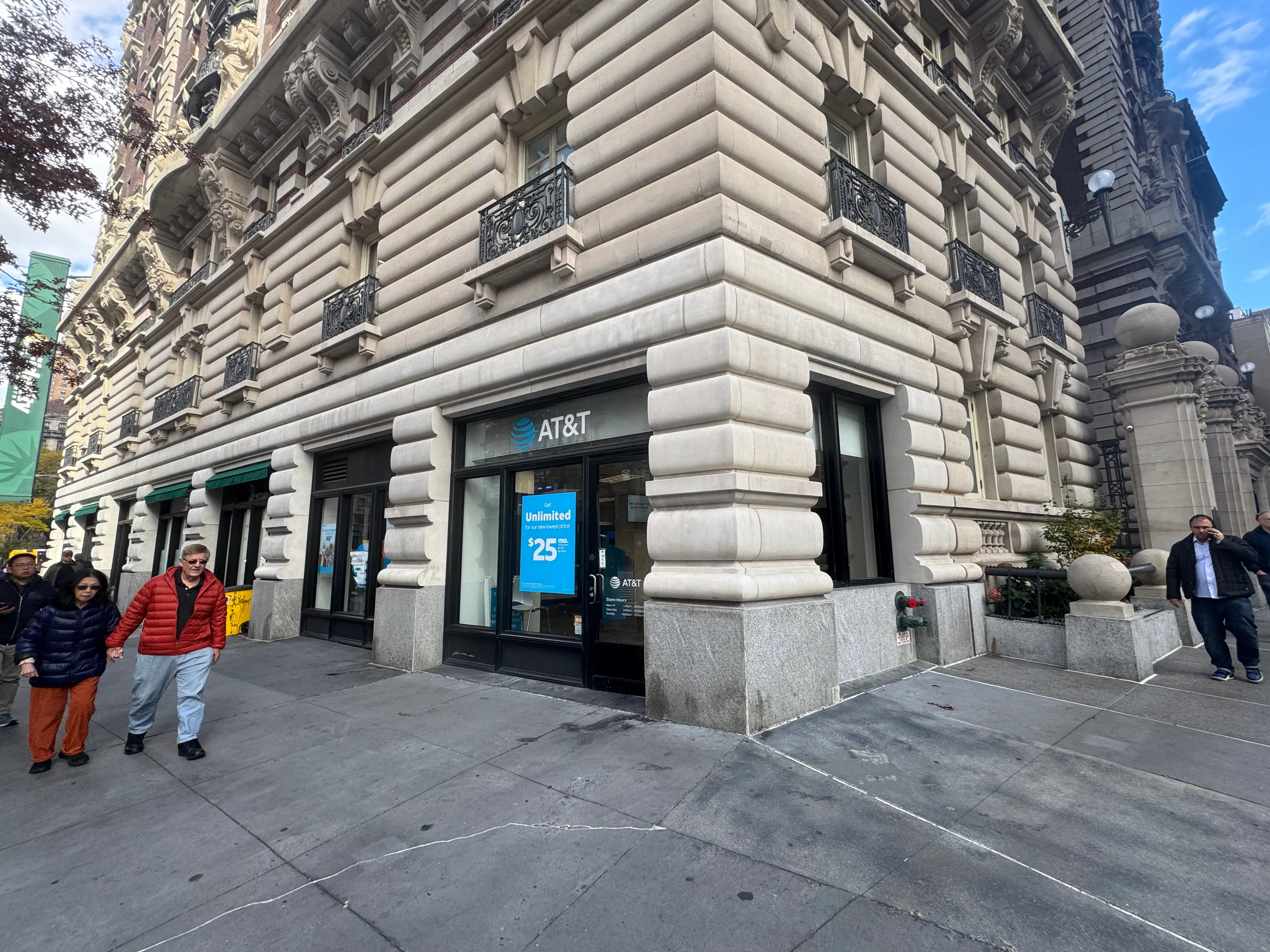 AT&T Store New York - 71st & Broadway
