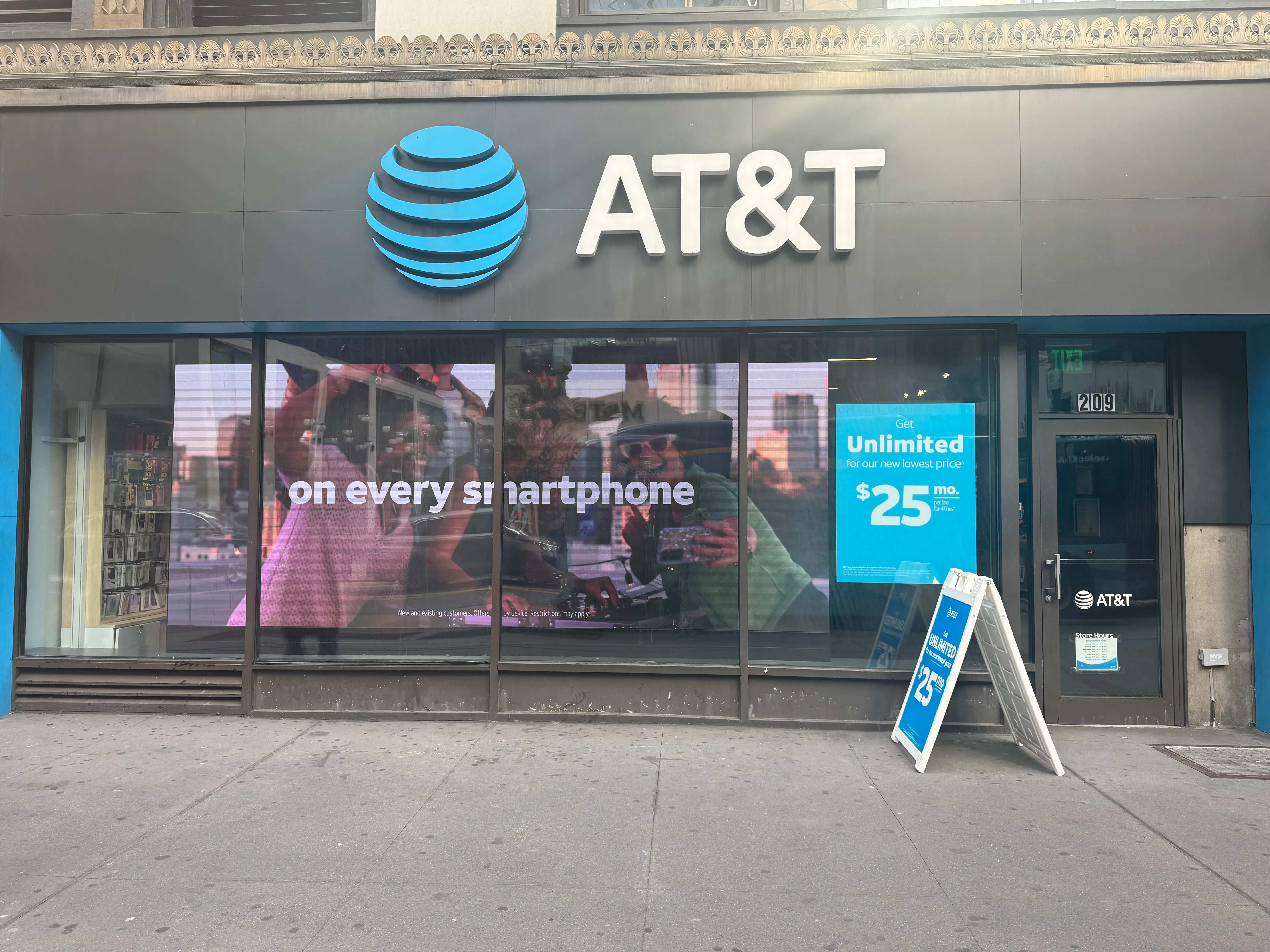 AT&T Store New York - W 34th St
