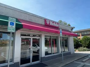 T-Mobile US 40 & Chatham