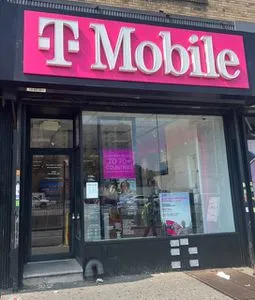 T-Mobile Queens Blvd & Grand Ave