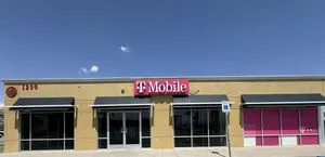 T-Mobile Mcrae Blvd & Wedgewood Dr