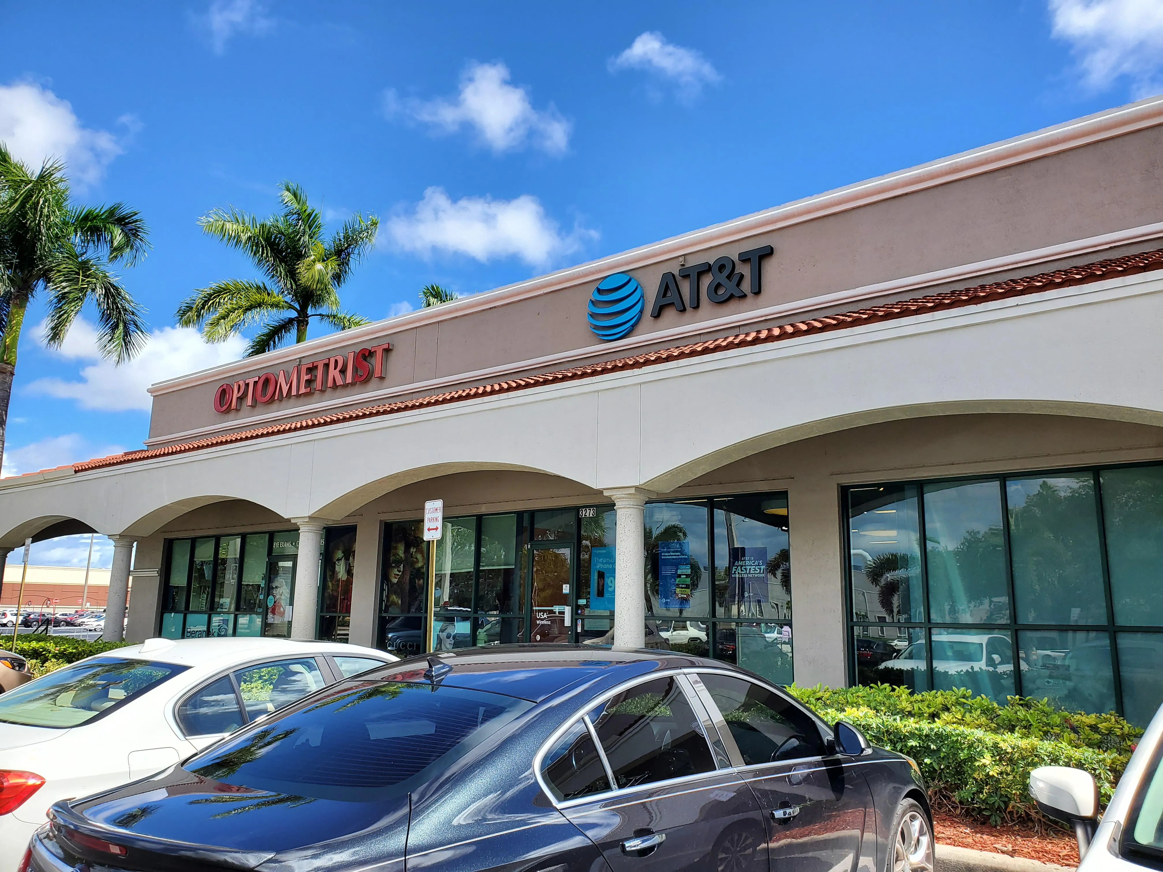 AT&T Store Hollywood - HOLLYWOOD HILLS PLAZA