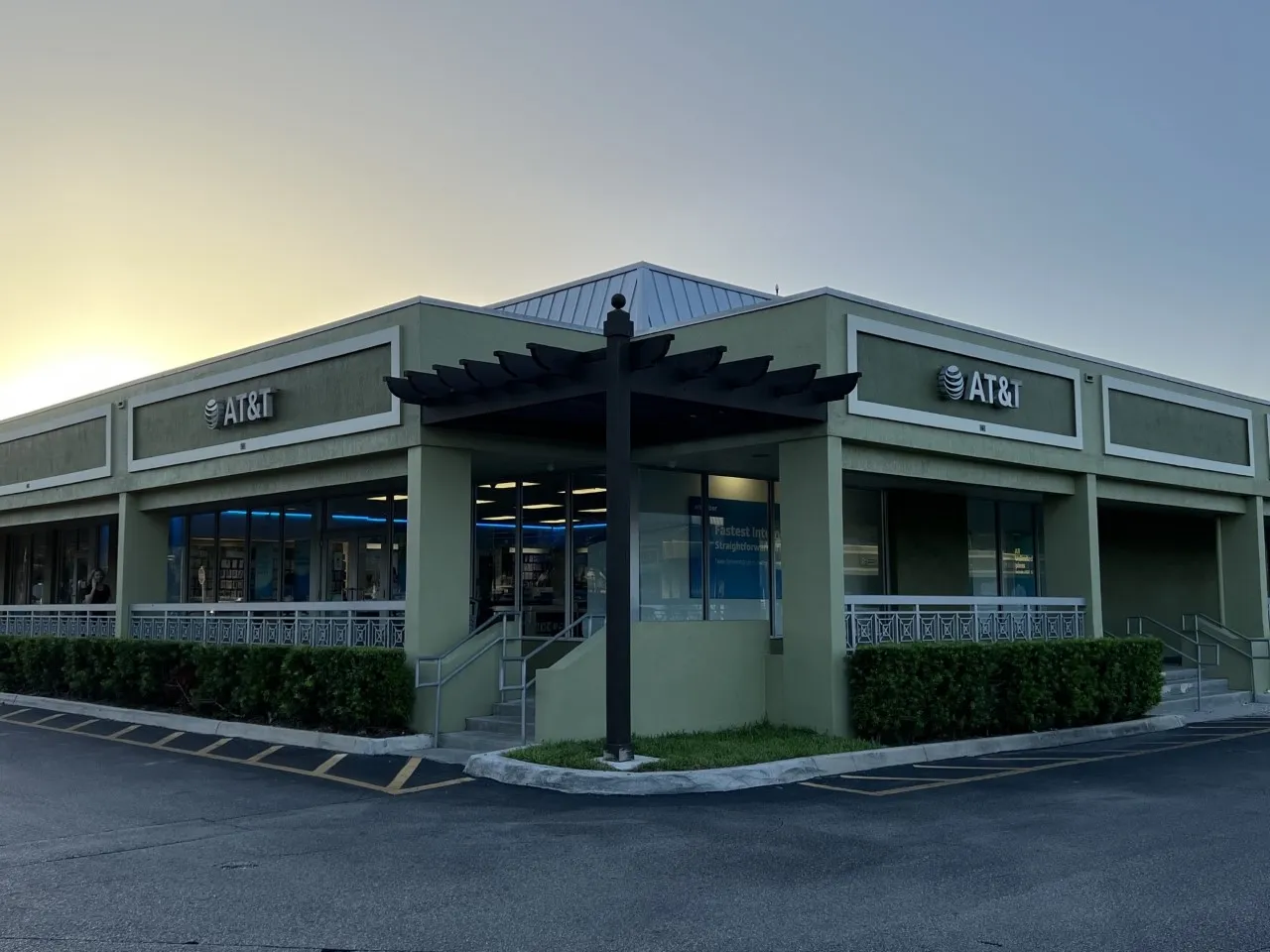 AT&T Store Hollywood - Park Sheridan Plaza