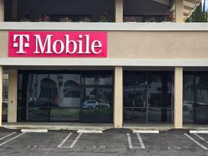 T-Mobile Ventura Blvd & Amestoy Ave