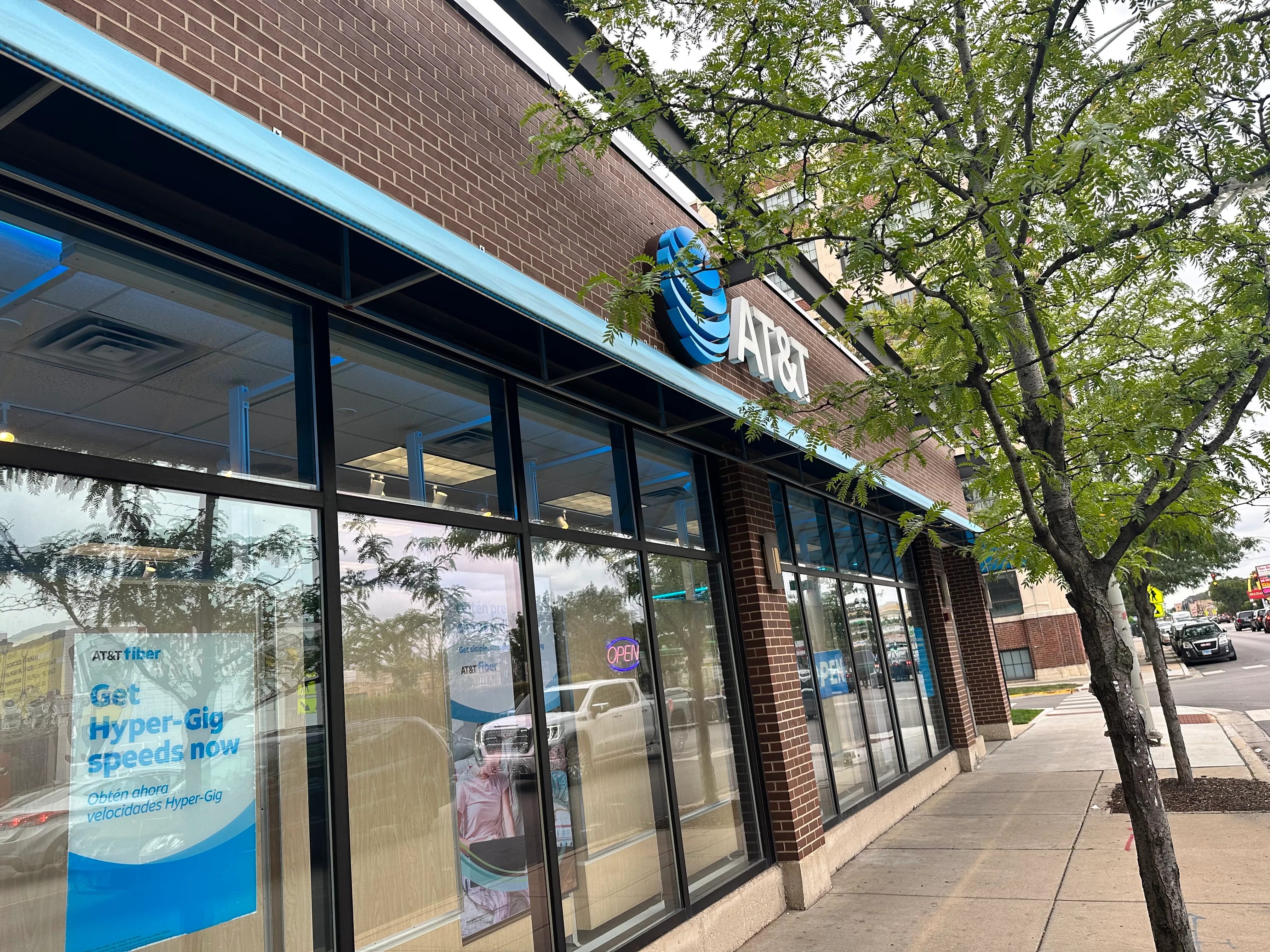 AT&T Store Chicago - Belmont Ave