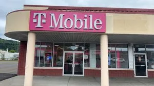 T-Mobile North Street & Oak Hill Ave