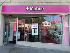 T-Mobile Palisade & Dean
