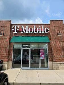 T-Mobile Union Blvd & W Wenger Rd