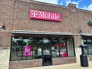 T-Mobile E Ennis Ave & Laurel St