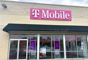 T-Mobile E Main St & Route 222