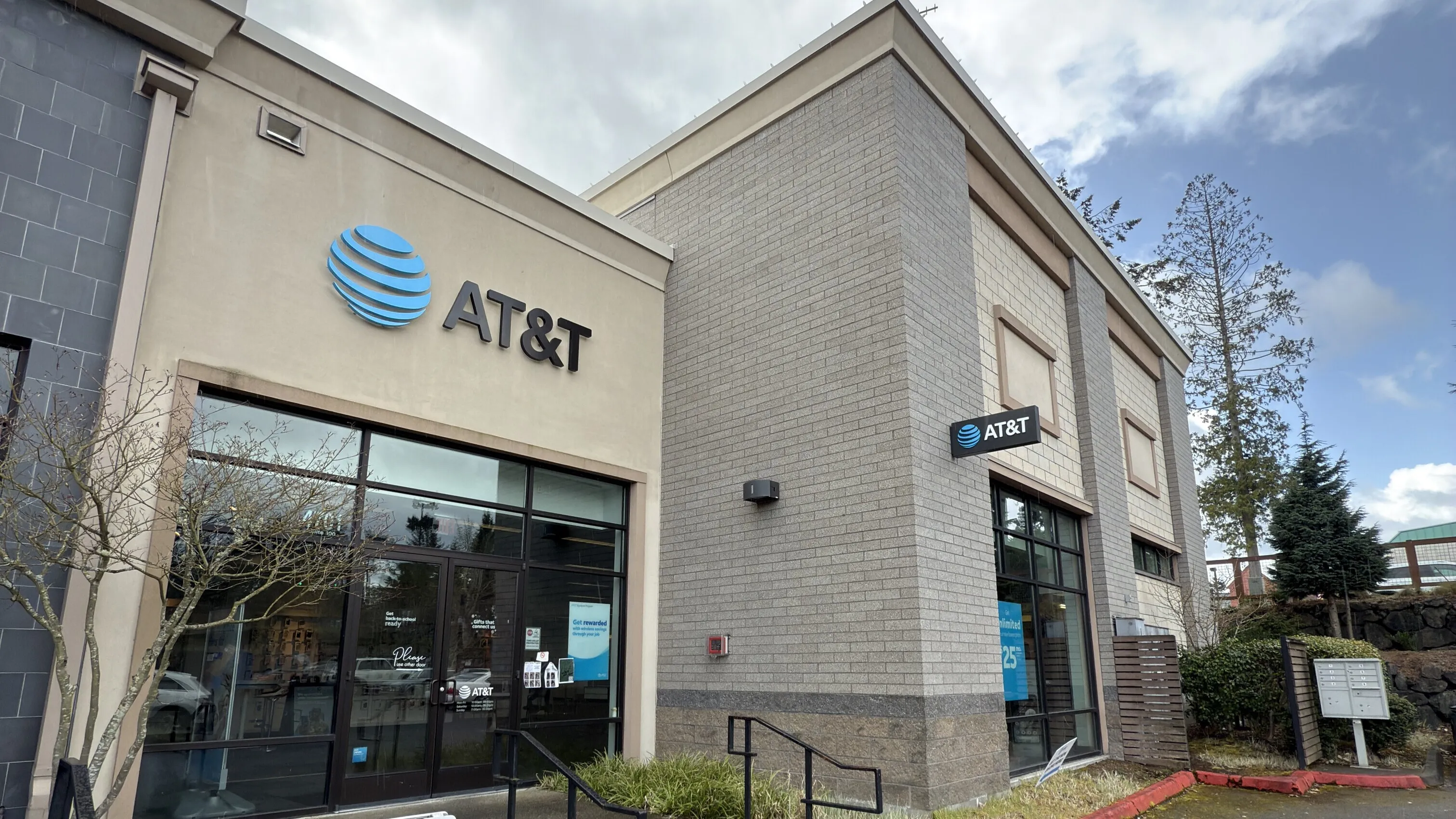 AT&T Store Gig Harbor - UPTOWN